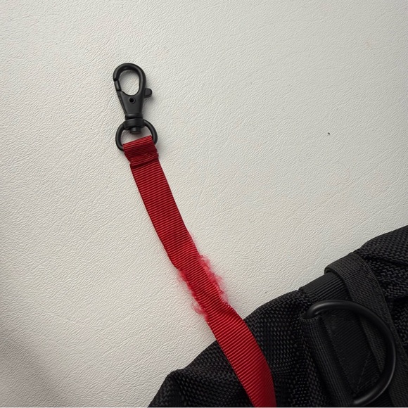 Timbuk2 Black Classic Messenger Bag - Picture 10 of 13